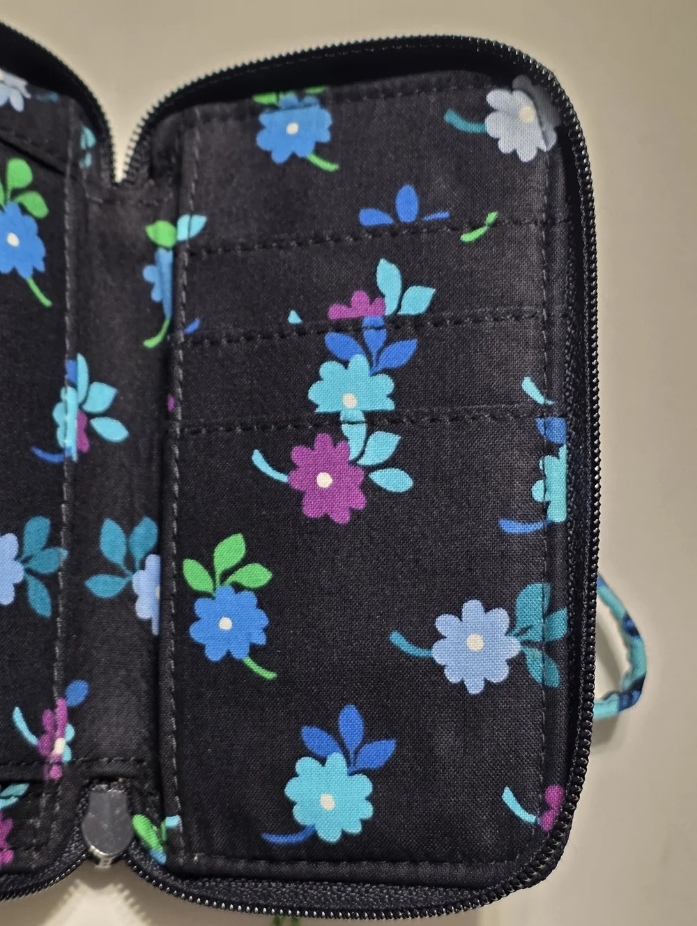 Vera Bradley Midnight Blues Pattern Iconic Zip ID Case Small Wallet Wristlet - Picture 6 of 7
